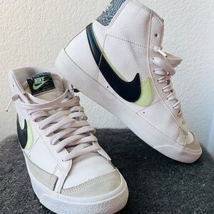 Nike Women's Blazer Double Swoosh high top 6.5 Y ( women’s sz 8)